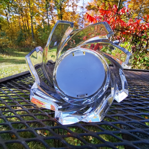 Small Clear Glass Sunburst Round Picture Frame - Picture 4 of 14